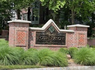 206 Four Seasons Dr #206, Wayne, NJ 07470
