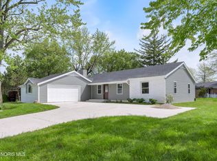 202 Fenway Dr, Lima, OH 45804