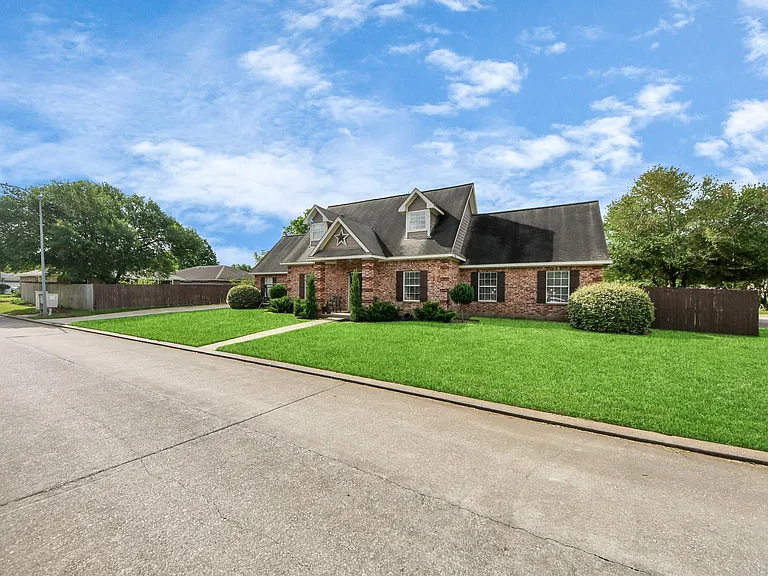 1603 Dove Run — Photo 39
