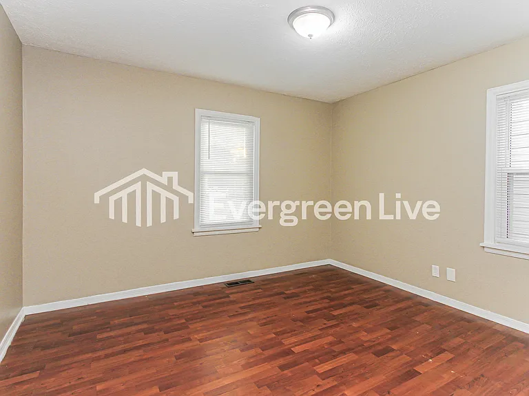 511 S Graham Ave — Photo 11