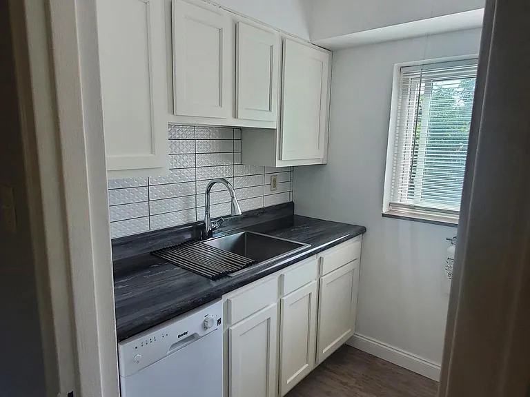 1 Glen Elm Dr #G1 — Photo 3