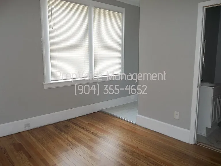 221 W 9th St — Photo 14