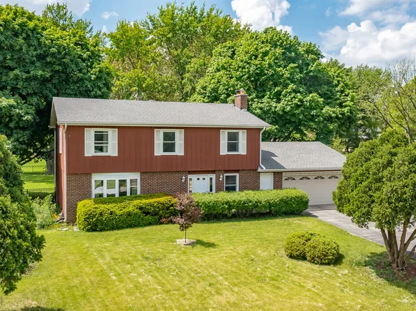 11S546 Whittington Ln, Naperville, IL 60564