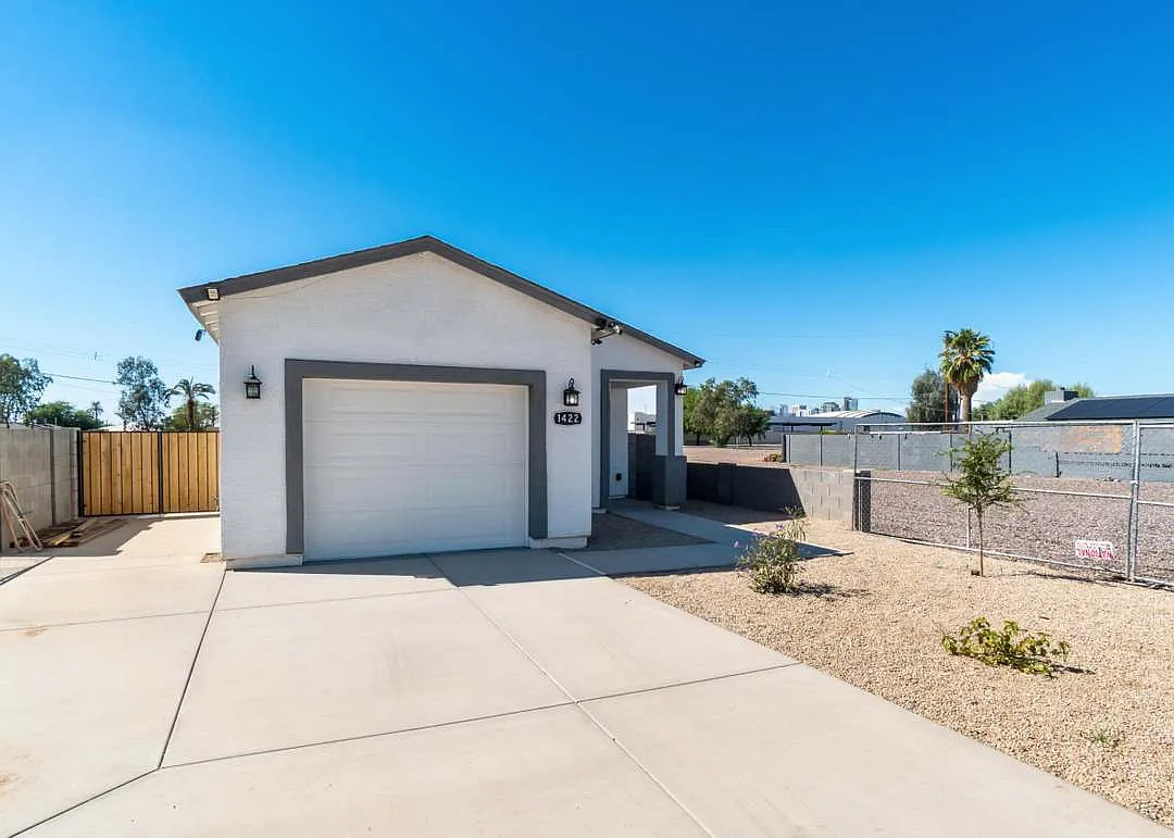 S 13th Pl, Phoenix — Photo 1
