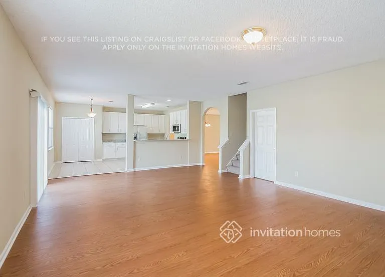 1656 Hawkins Cove Dr E — Photo 2