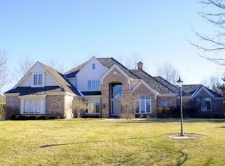 10428 N Pine Ridge Dr, Mequon, WI 53092