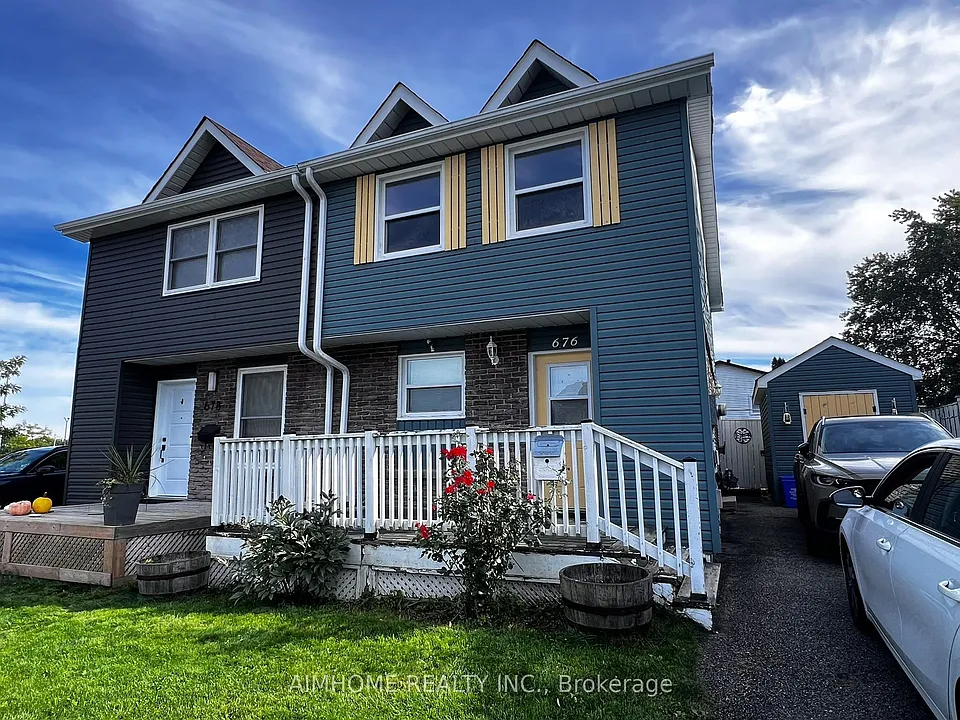 676 Balsam Cres