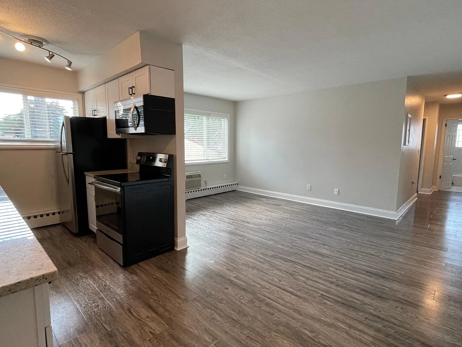 639 23rd Ave NE — Photo 3