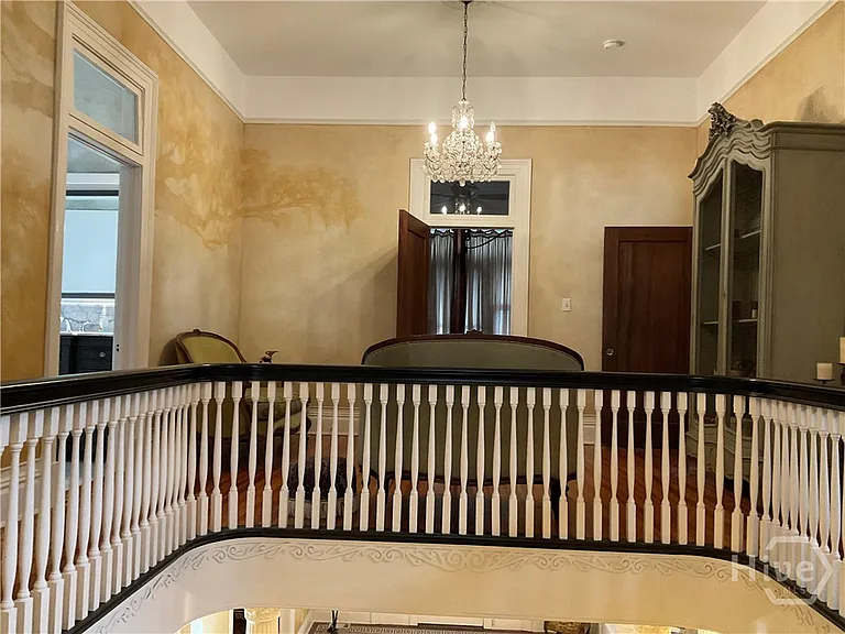 920 E Victory Dr — Photo 23