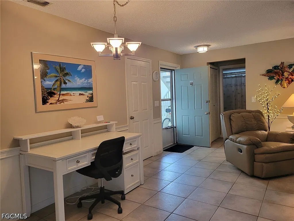 2 bed, 2.0 bath, 949 sqft, $5,300 — Photo 2