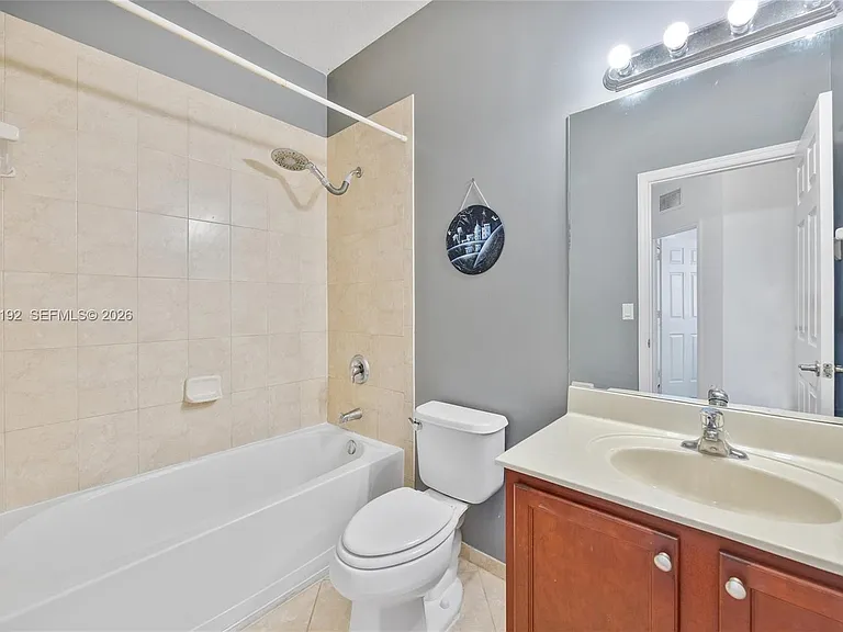 3728 NE 3rd Ct — Photo 16