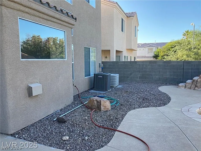 3120 Whispering Canyon Ct — Photo 48