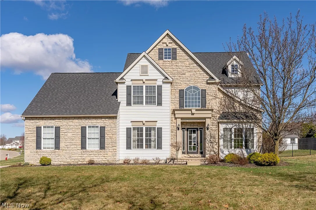 5879 Northampton Dr photo 1