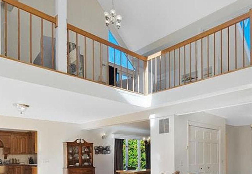 1st image of 6 Heritage Dr