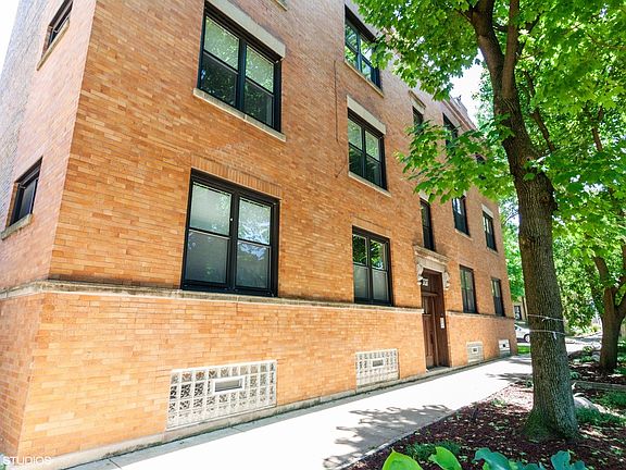 2nd image of 3737 N Leavitt St APT 2N