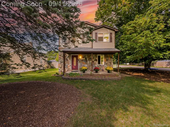18421 Filmore St, Livonia, MI 48152