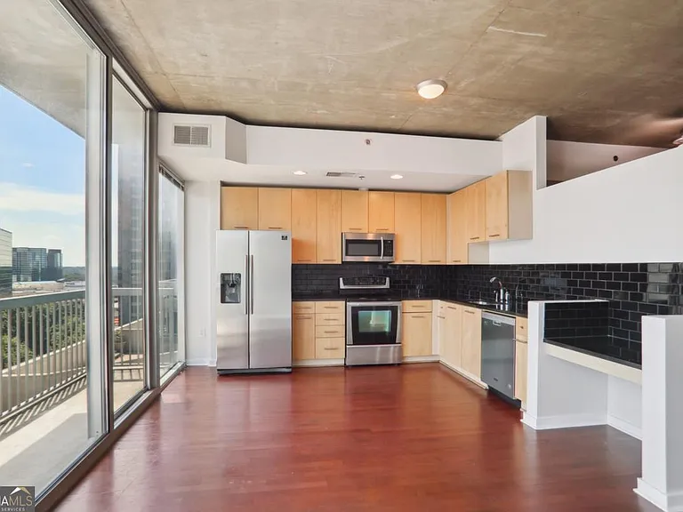 3324 Peachtree Rd NE #915 — Photo 11