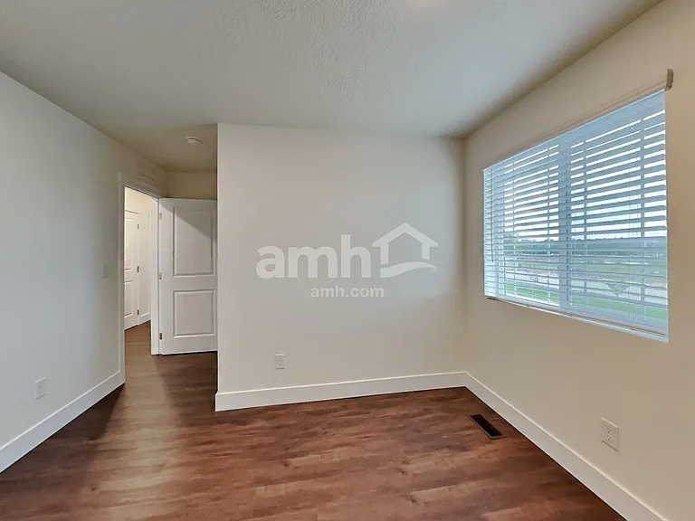 2440 S Deborah Ave — Photo 18