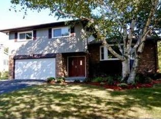 952 Garden Ln, Wheeling, IL 60090