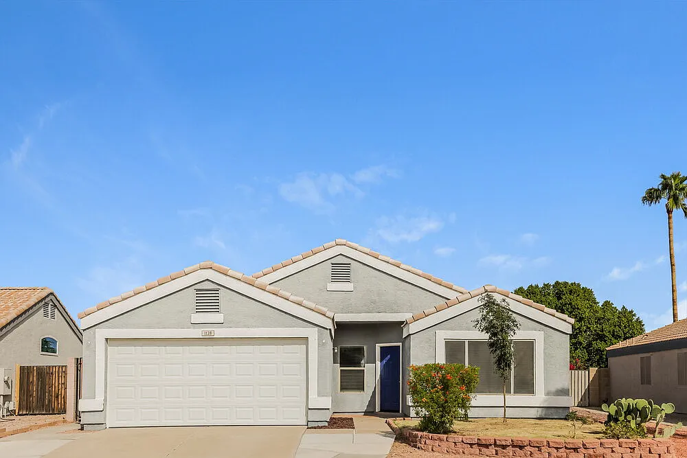3 bed, 2.0 bath, 1669 sqft, $2,330 — Photo 1