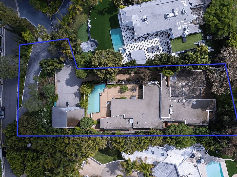 2nd image of 1022 Summit Dr