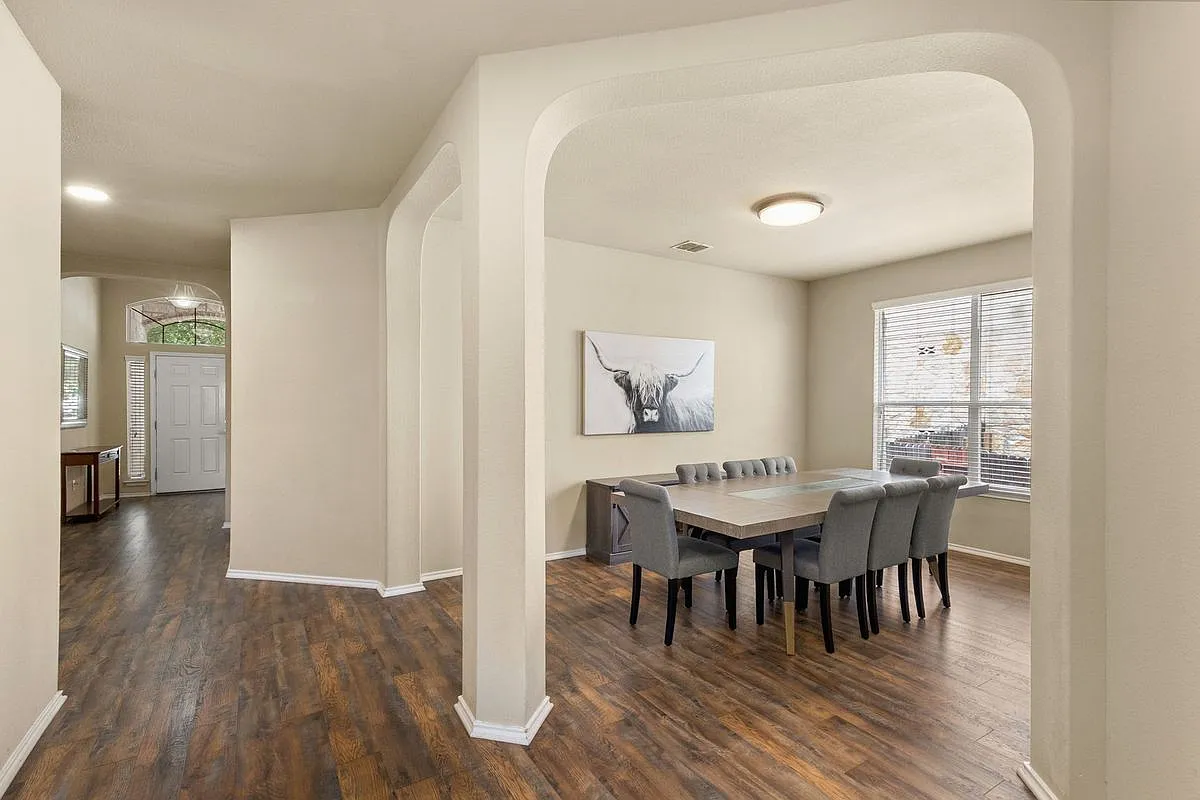 4 bed, 3.5 bath, 3289 sqft, $2,750 — Photo 1