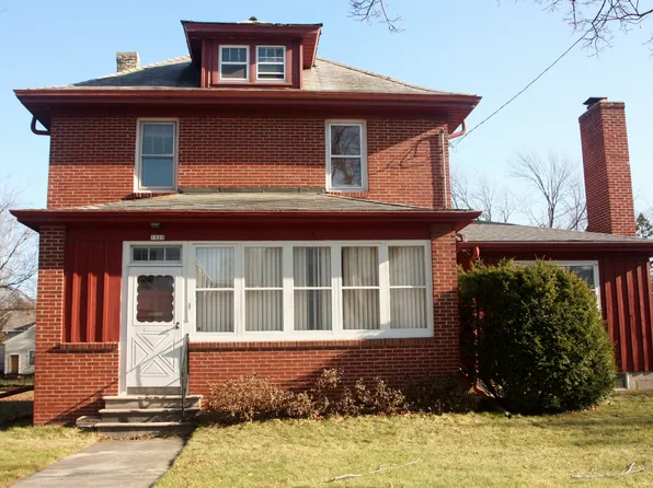 1020 11th Ave, Grafton, WI 53024