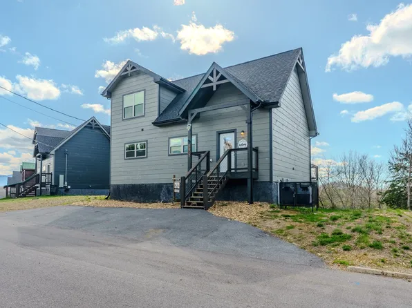 2053 Eagle Feather Dr, Sevierville, TN 37876