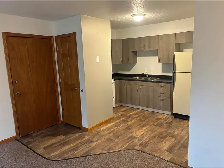 204 E North St #8 — Photo 2
