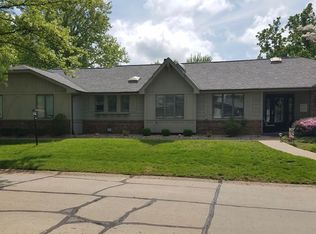 26 Village Dr W, Saint Charles, MO