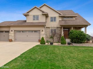 5039 Mercedes Bnd, Waterloo, IA 50701