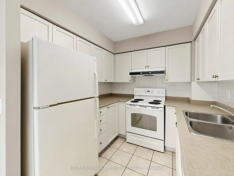 11 Oneida Cres #211 — Photo 11