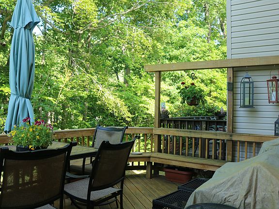 3rd image of 15647 Montview Dr