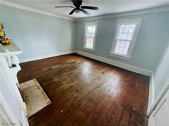 4th image of 915 Front St