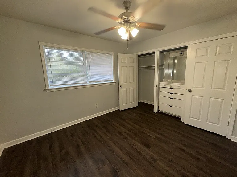 304 Colonial Cir — Photo 11