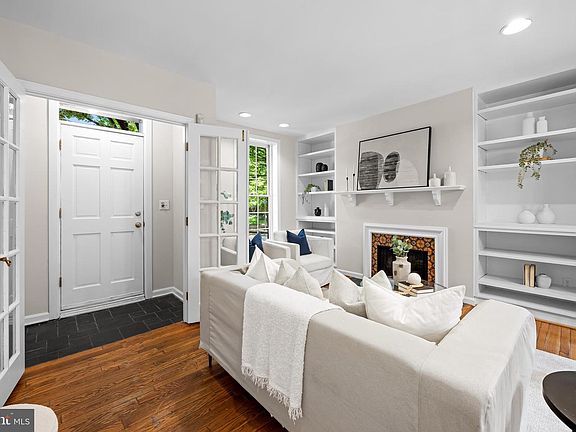2nd image of 137 W Hill St