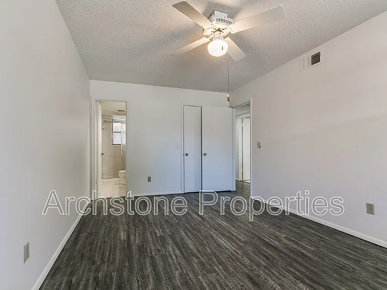 4508 NW 26th St — Photo 37