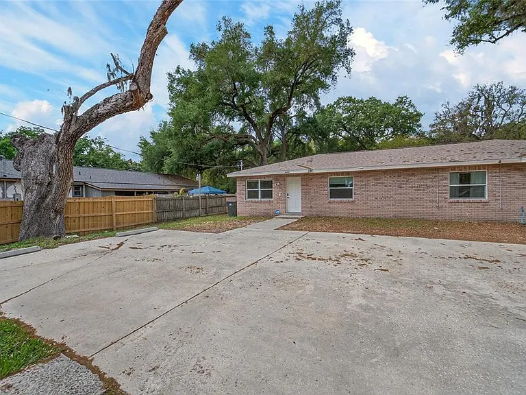 5502 Peach Ave — Photo 8