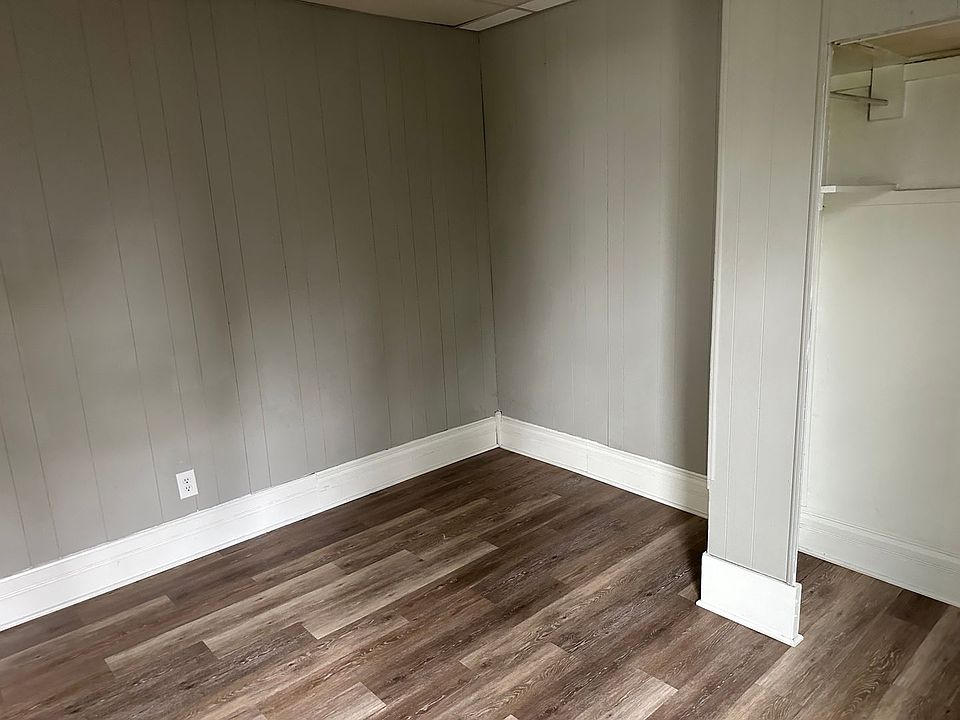 2nd image of 202-204 S Roane Ave