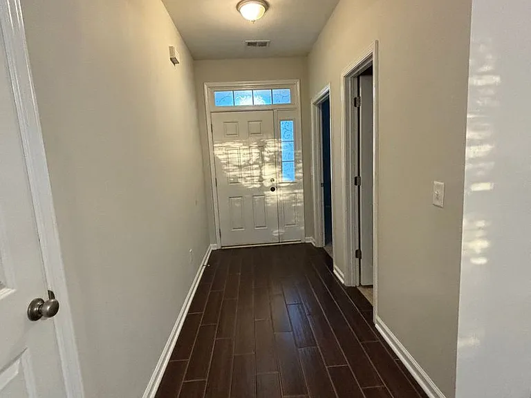 408 Abe Cir — Photo 2