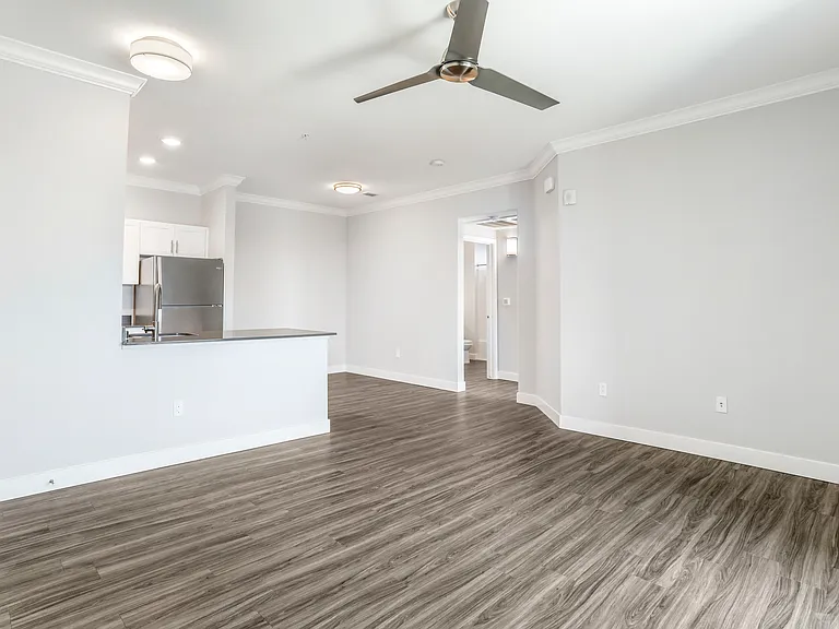 Tesoro Apartments — Photo 36