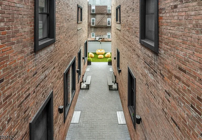 189 Dayton Ave #101 — Photo 23