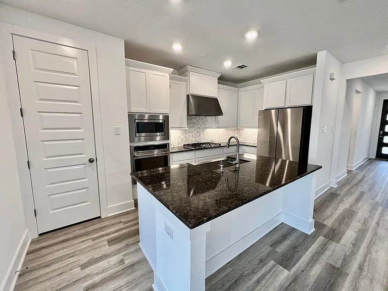 120 Green Knoll Ln — Photo 14