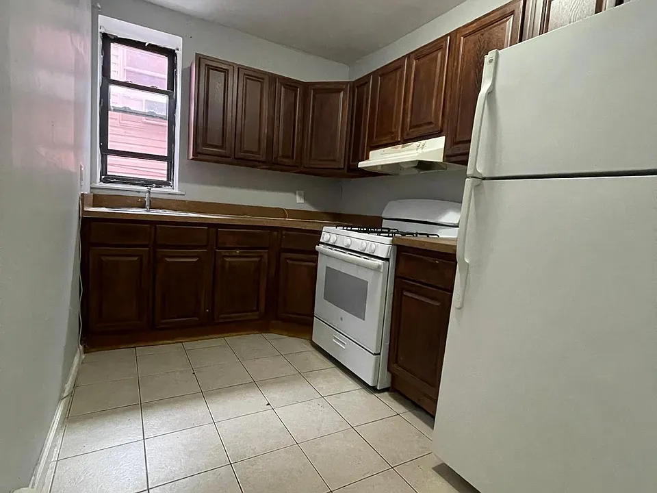 136 Grant Ave #2D