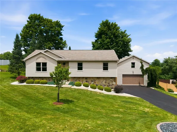422 Primrose Dr, Greensburg, PA 15601
