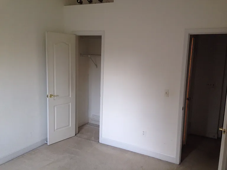 8000 Merry Oaks Ct — Photo 3
