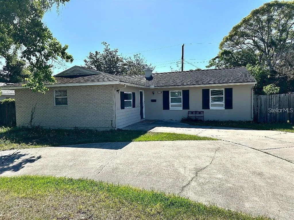 4 bed, 2.0 bath, 1701 sqft, $2,250 — Photo 1