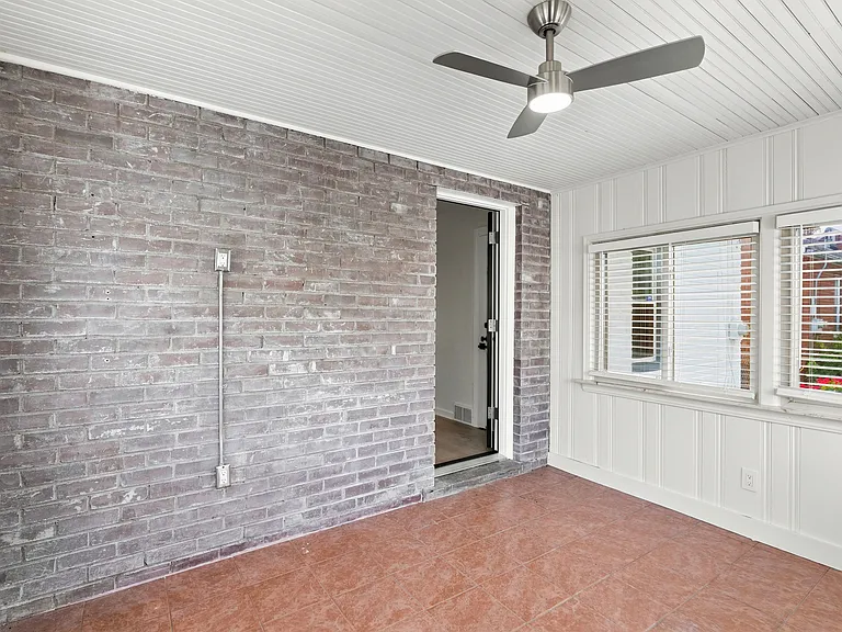 427 N Waverly St — Photo 18