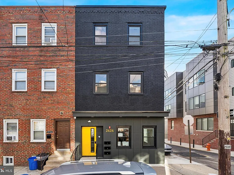 2424 W Thompson St #3 — Photo 1