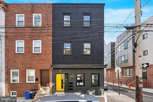 2424 W Thompson St #3 Photo 1